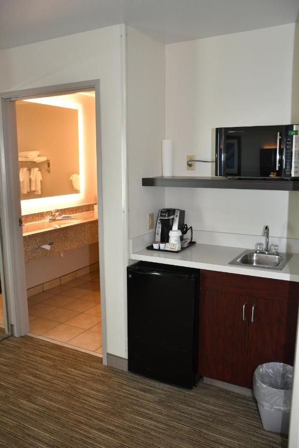 Holiday Inn Express Hotel & Suites Evanston By Ihg Kamer foto