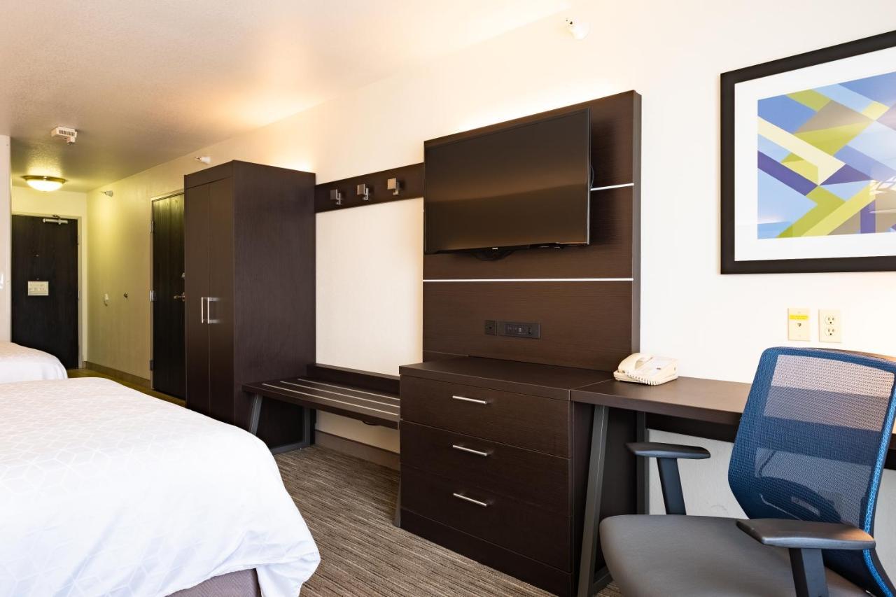 Holiday Inn Express Hotel & Suites Evanston By Ihg Buitenkant foto