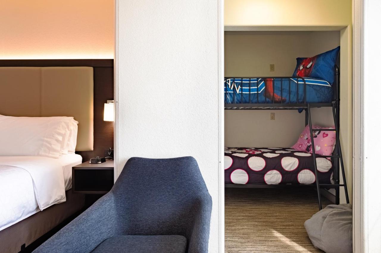 Holiday Inn Express Hotel & Suites Evanston By Ihg Buitenkant foto