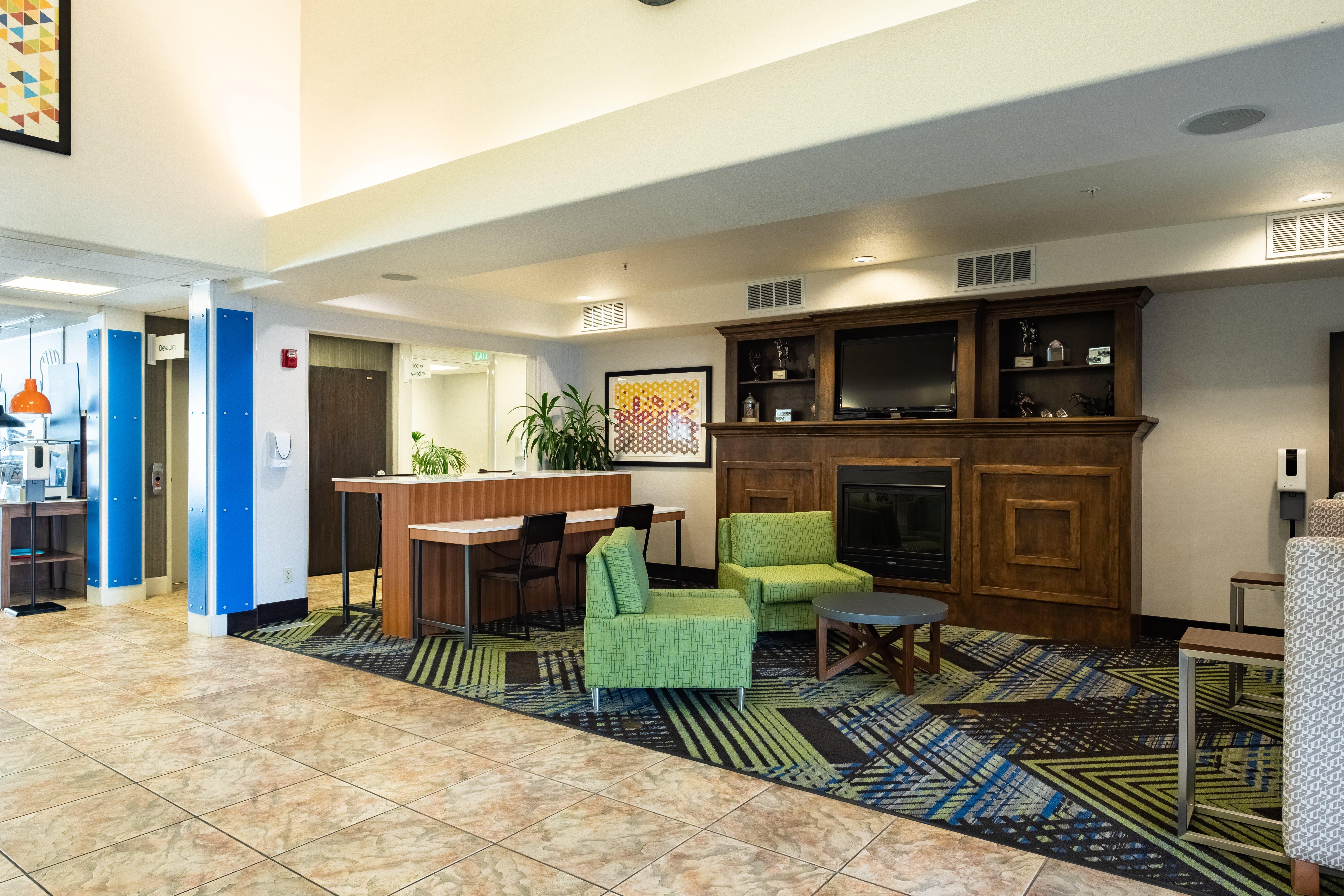 Holiday Inn Express Hotel & Suites Evanston By Ihg Buitenkant foto